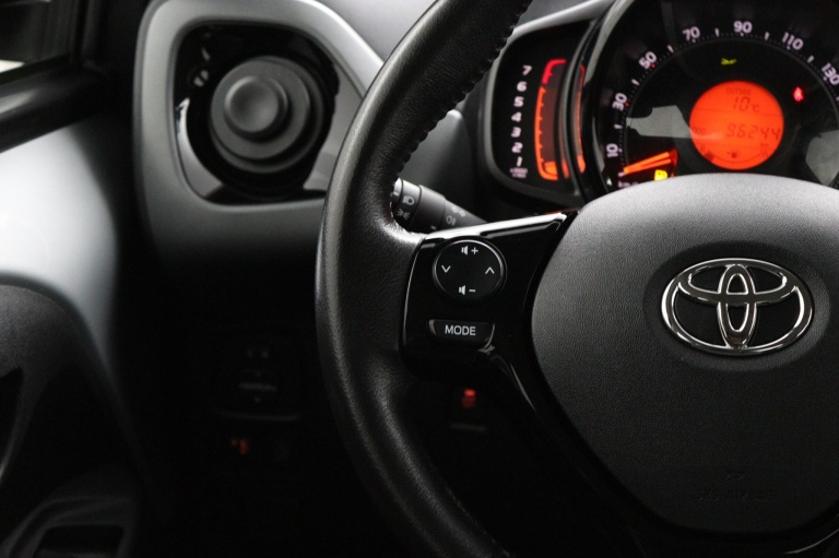 Toyota Aygo - 1.0 VVT-i x-play 19