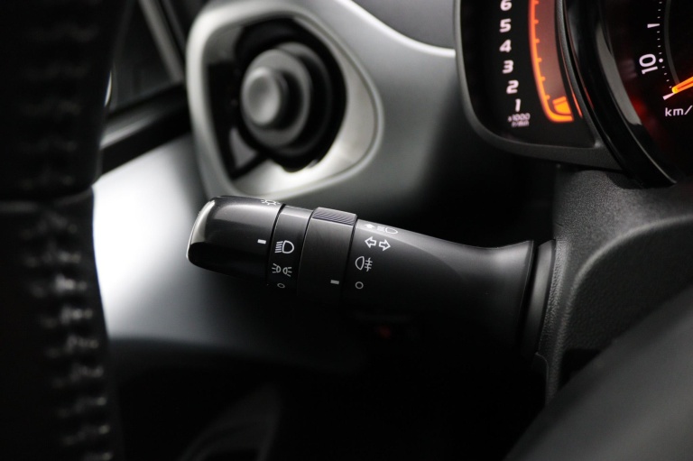 Toyota Aygo - 1.0 VVT-i x-play 29