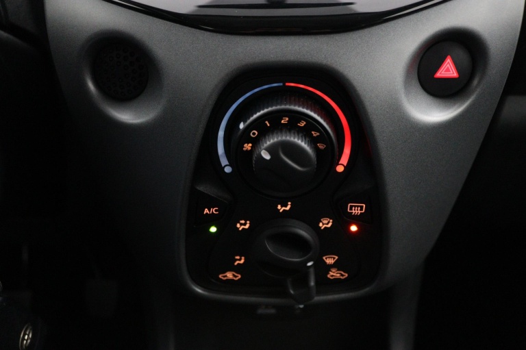 Toyota Aygo - 1.0 VVT-i x-play 7