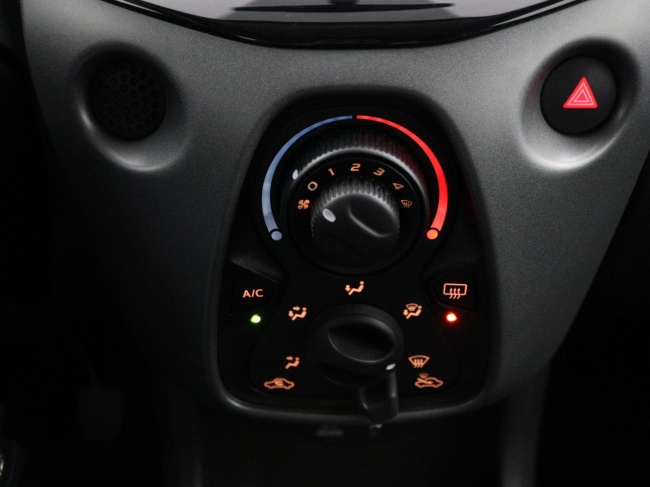 Toyota Aygo - 1.0 VVT-i x-play