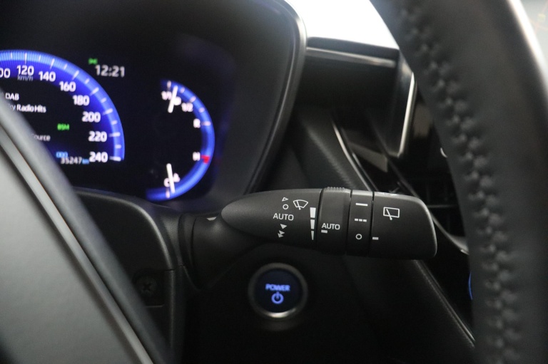 Toyota Corolla - 1.8 Hybrid Business Intro 31