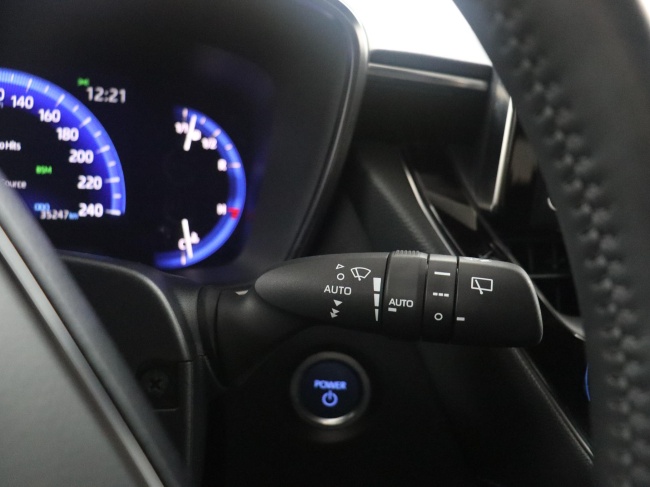 Toyota Corolla - 1.8 Hybrid Business Intro