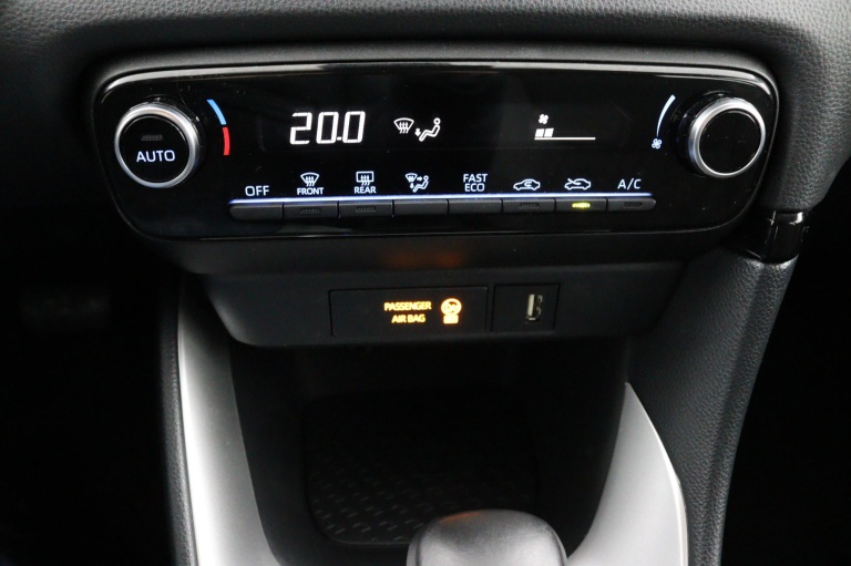 Toyota Yaris - 1.5 Hybrid First Edition 17