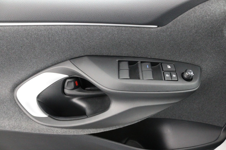 Toyota Yaris - 1.5 Hybrid First Edition 31
