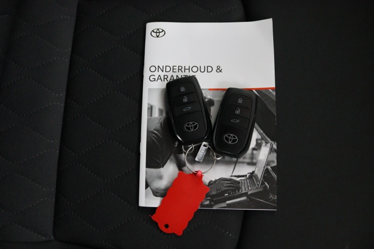 Toyota Corolla Cross - Hybrid 140 Style 25