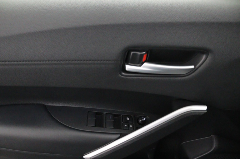 Toyota Corolla Cross - Hybrid 140 Style 32