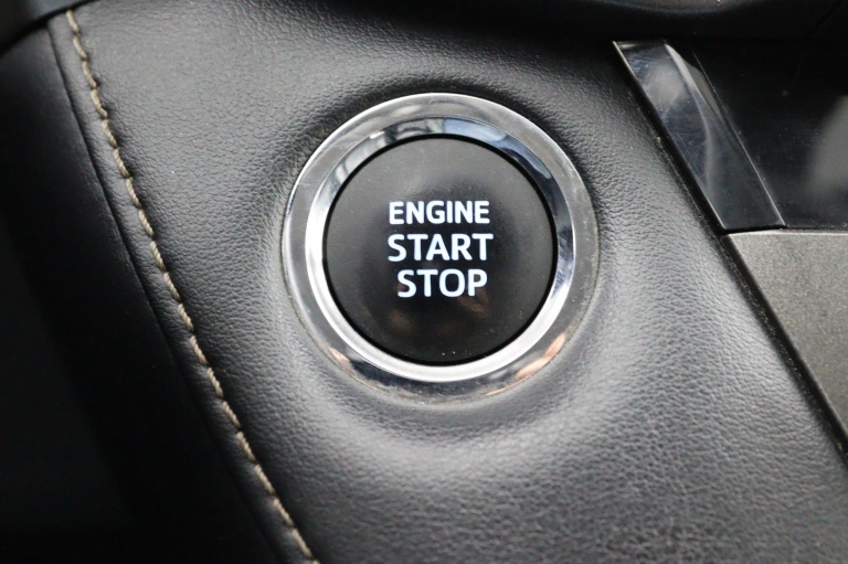 Toyota RAV4 - 2.0 Executive Business 4WD 22