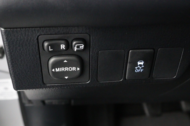 Toyota RAV4 - 2.0 Executive Business 4WD 33