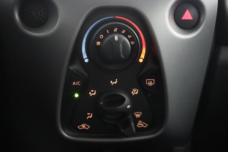 Toyota Aygo - 1.0 VVT-i x-play 7