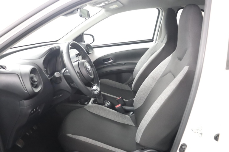 Toyota Aygo X - 1.0 VVT-i MT first 17