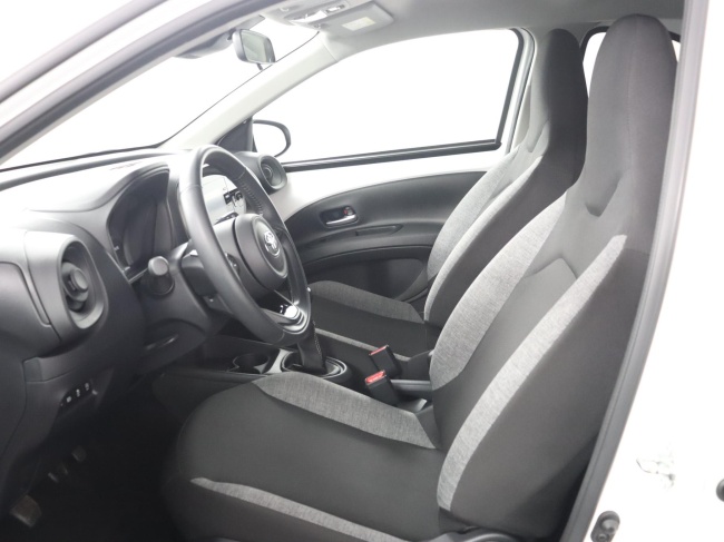 Toyota Aygo X - 1.0 VVT-i MT first