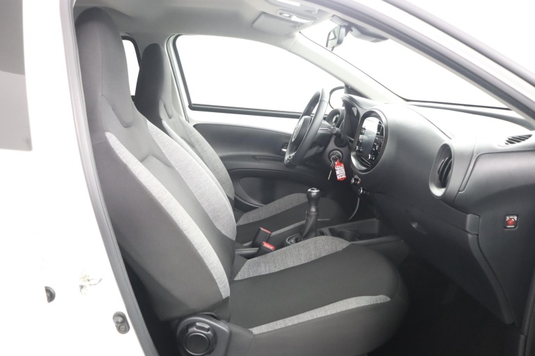 Toyota Aygo X - 1.0 VVT-i MT first 22