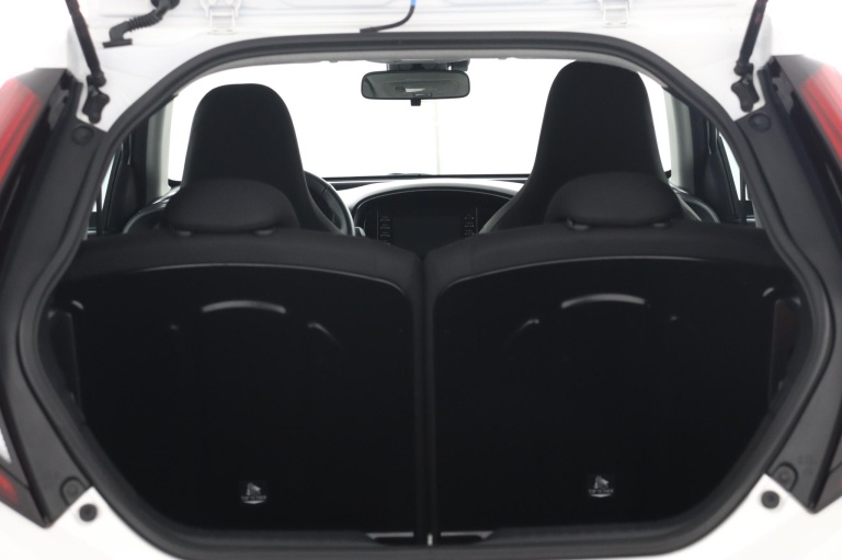 Toyota Aygo X - 1.0 VVT-i MT first 23