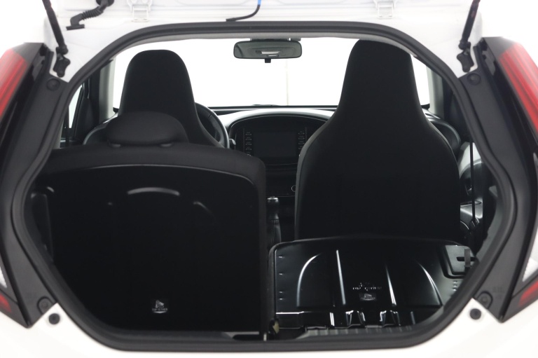 Toyota Aygo X - 1.0 VVT-i MT first 24