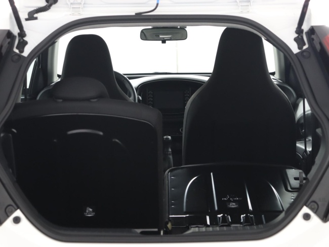 Toyota Aygo X - 1.0 VVT-i MT first