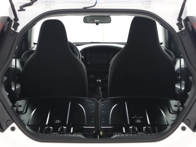 Toyota Aygo X - 1.0 VVT-i MT first