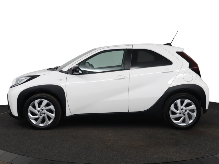 Toyota Aygo X - 1.0 VVT-i MT first 3