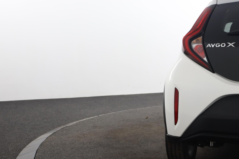 Toyota Aygo X - 1.0 VVT-i MT first 38