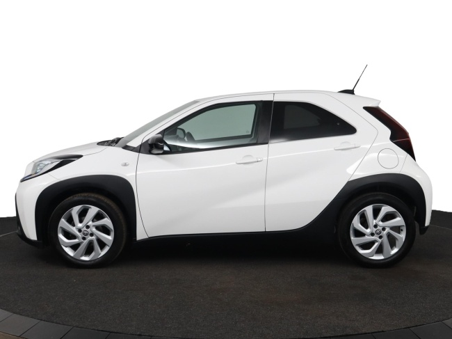 Toyota Aygo X - 1.0 VVT-i MT first