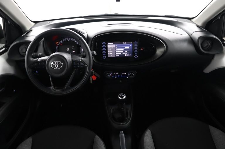 Toyota Aygo X - 1.0 VVT-i MT first 4