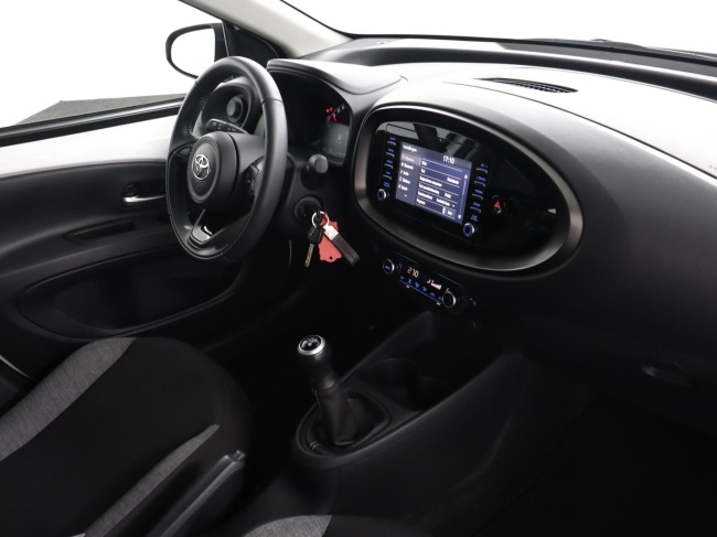 Toyota Aygo X - 1.0 VVT-i MT first