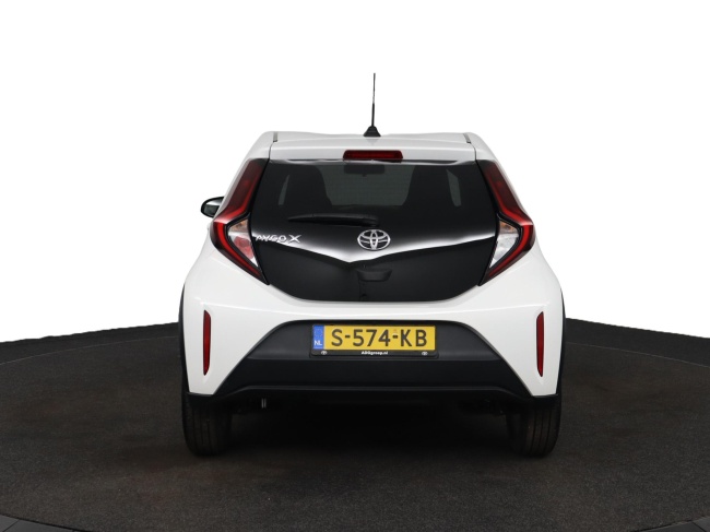 Toyota Aygo X - 1.0 VVT-i MT first