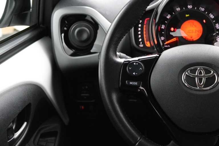 Toyota Aygo - 1.0 VVT-i x-play 19