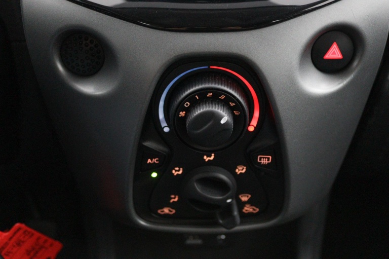 Toyota Aygo - 1.0 VVT-i x-play 7