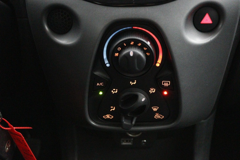 Toyota Aygo - 1.0 VVT-i x-play 7