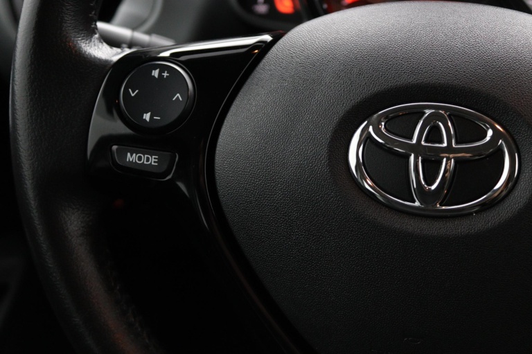 Toyota Aygo - 1.0 VVT-i x-play 19