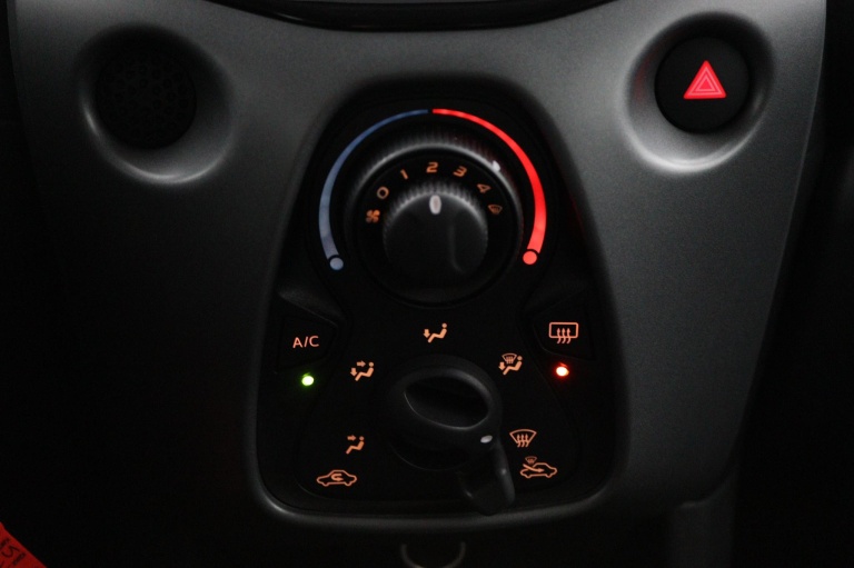 Toyota Aygo - 1.0 VVT-i x-play 7