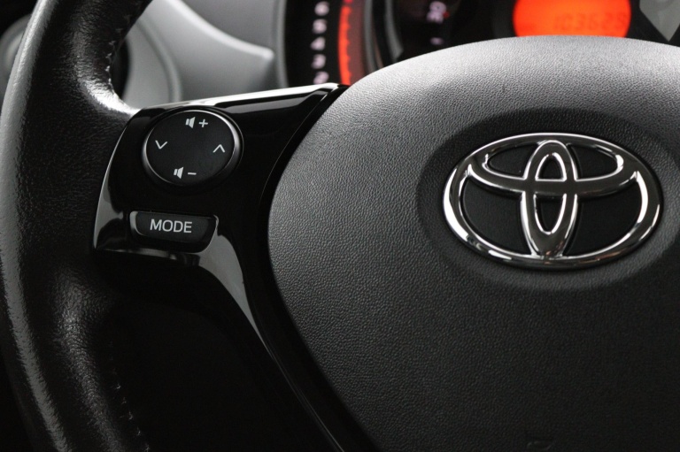 Toyota Aygo - 1.0 VVT-i x-play 19