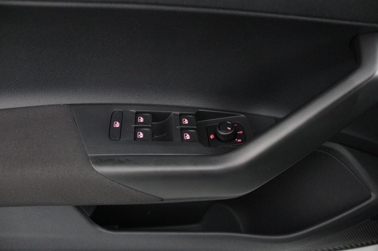 Volkswagen Polo - 1.0 TSI Comfortline 25