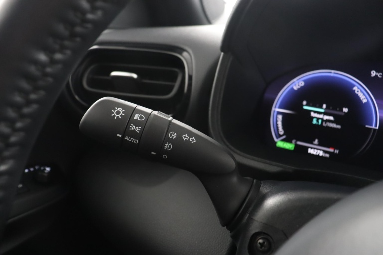 Toyota Yaris - 1.5 Hybrid 130 Executive 31