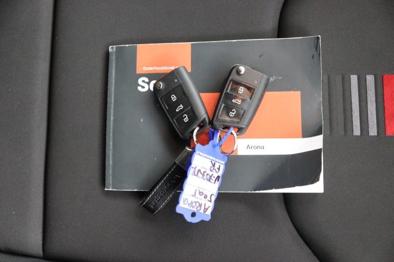 SEAT Arona - 1.0 TSI FR Business Intense Plus 16