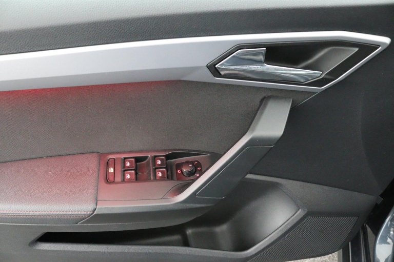 SEAT Arona - 1.0 TSI FR Business Intense Plus 29