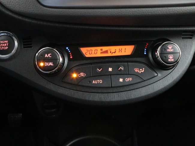 Toyota Yaris - 1.3 VVT-i Dynamic