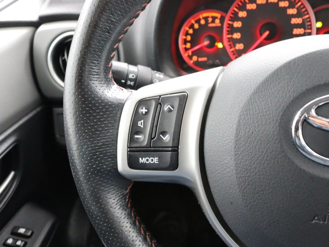 Toyota Yaris - 1.3 VVT-i Dynamic