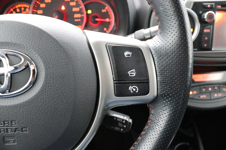 Toyota Yaris - 1.3 VVT-i Dynamic 18