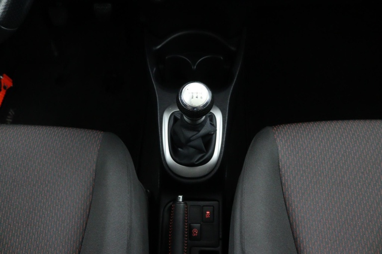 Toyota Yaris - 1.3 VVT-i Dynamic 24