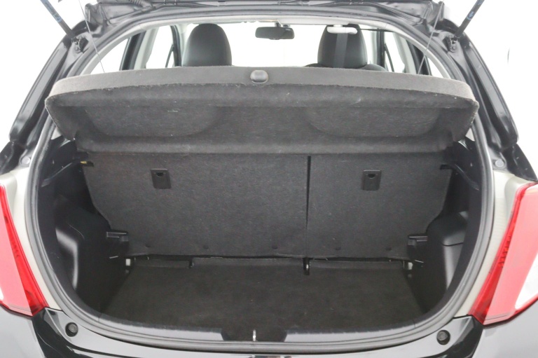 Toyota Yaris - 1.3 VVT-i Dynamic 29