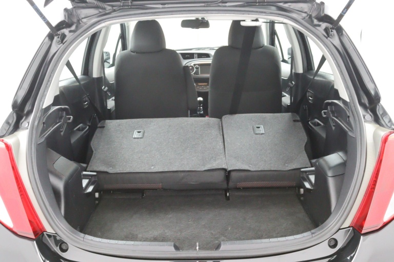 Toyota Yaris - 1.3 VVT-i Dynamic 31