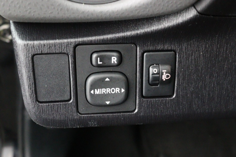 Toyota Yaris - 1.3 VVT-i Dynamic 33