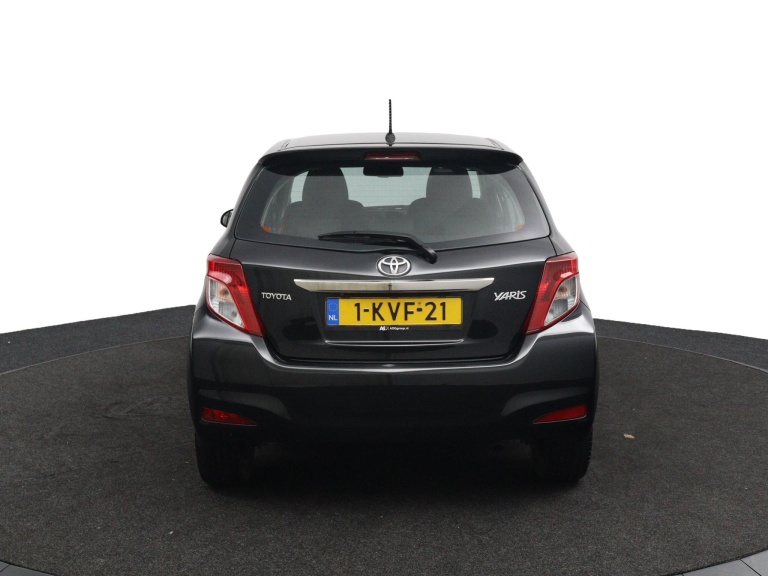 Toyota Yaris - 1.3 VVT-i Dynamic 8