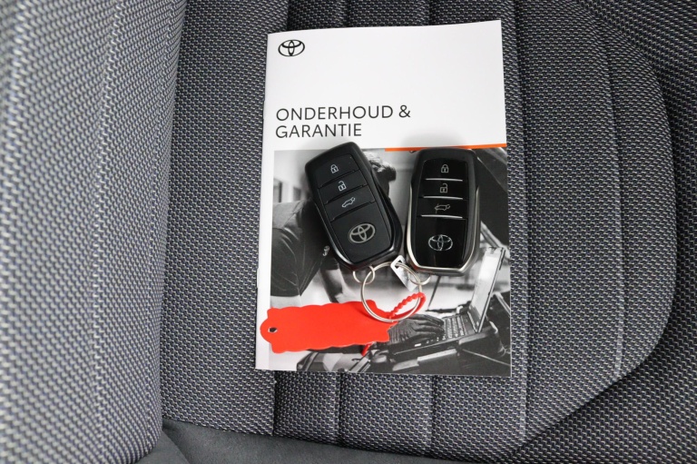 Toyota C-HR - 2.0 Plug-in Hybrid 220 Executive 19