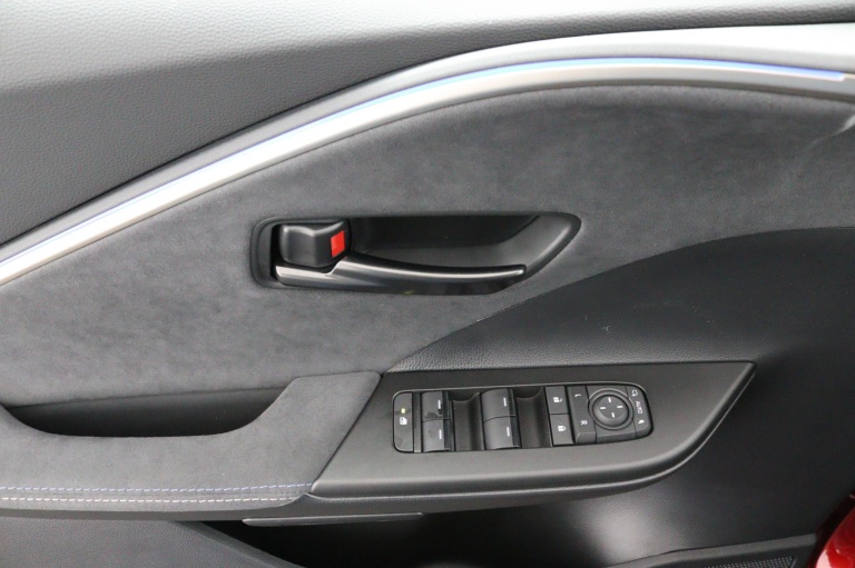 Toyota C-HR - 2.0 Plug-in Hybrid 220 Executive 24