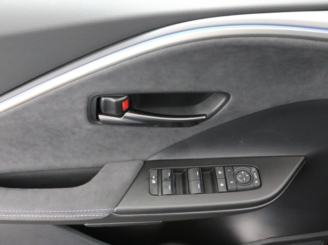 Toyota C-HR - 2.0 Plug-in Hybrid 220 Executive