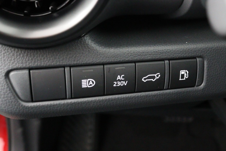 Toyota C-HR - 2.0 Plug-in Hybrid 220 Executive 25