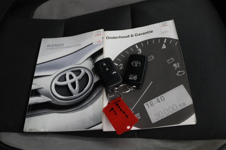 Toyota Avensis Touring Sports - 1.8 VVT-i SkyView Limited 11