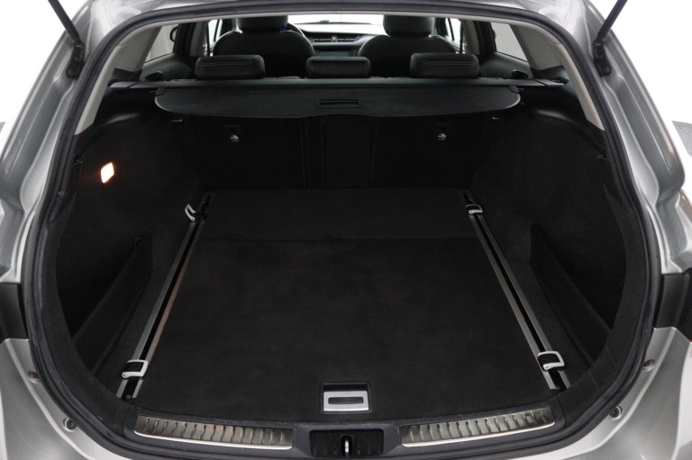 Toyota Avensis Touring Sports - 1.8 VVT-i SkyView Limited 23